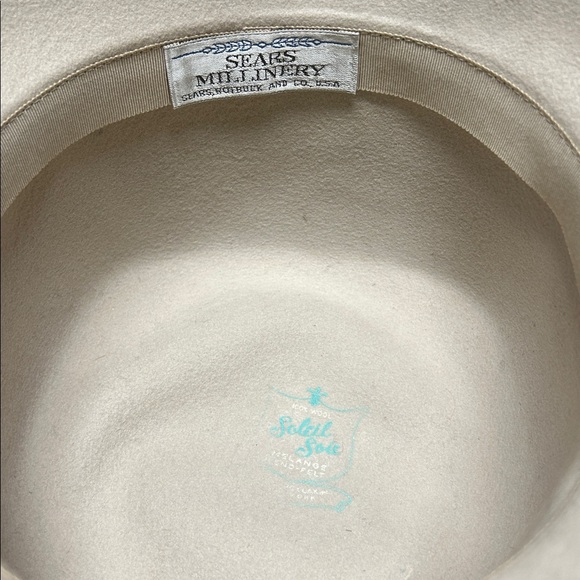 Vintage 100% Wool Felt Hat with Decorative Band. - Picture 5 of 5